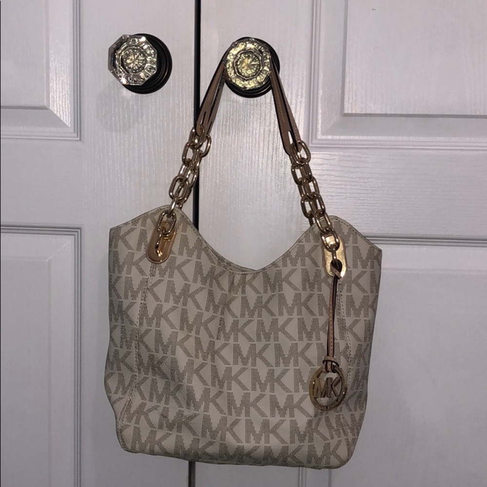 Michael Kors purse. Great condition. Rarely wore
